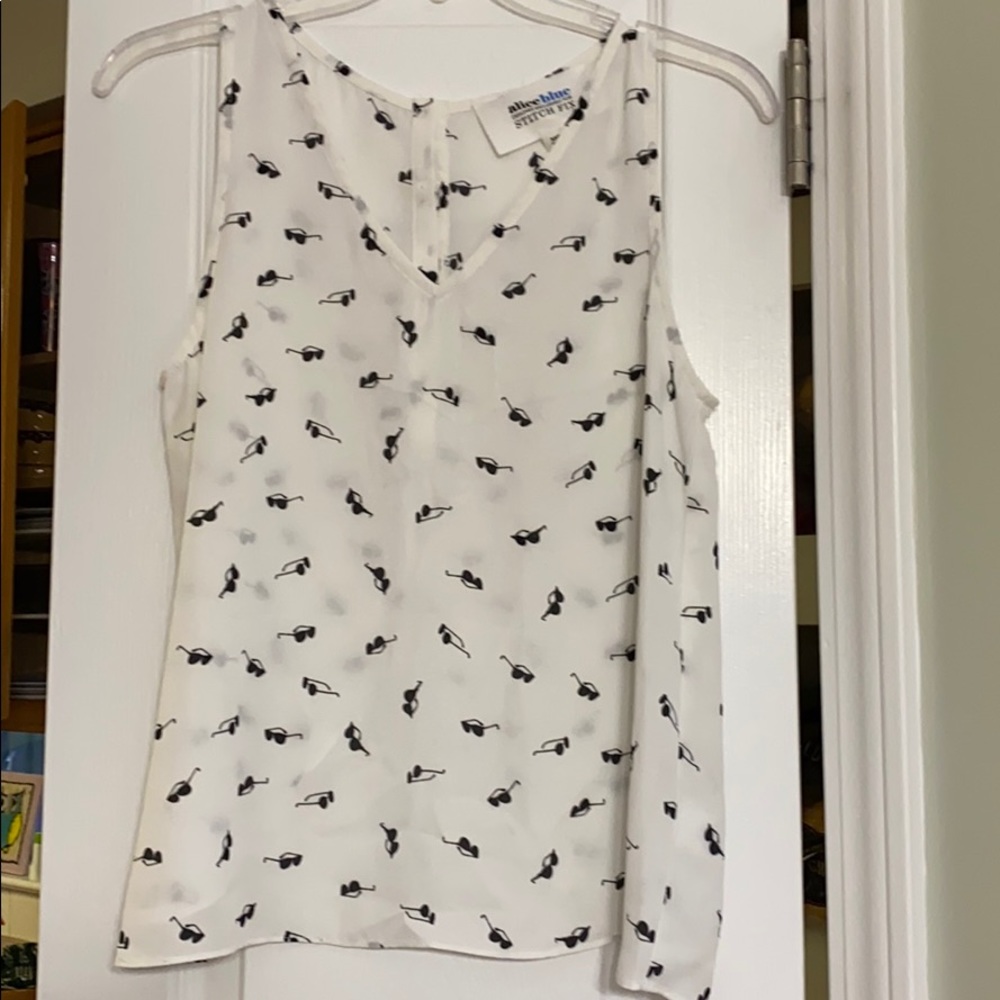 White V-neck sleeveless blouse